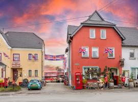 The Little Britain Inn Themed Hotel One of a Kind In Europe, luksuzni hotel u gradu 'Linz am Rhein'