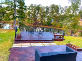 Lakefront 5BR New Home Relaxing and Peaceful, hotel in Conyers