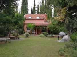 Villa with a big garden, hotel Athénban