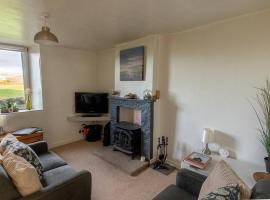 SUMMER VIEW - Escape to our Cosy Cottage with Log Burner, holiday home in Drigg