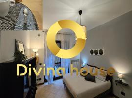 Divina House، فندق مع موقف سيارات في مارينو