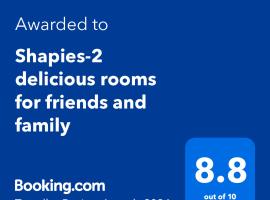 Shapies-2 delicious rooms for friends and family, hotel en Pipera