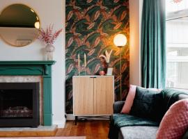 Bowling View - Stylish, Home from Home in Skipton, pet-friendly hotel in Skipton