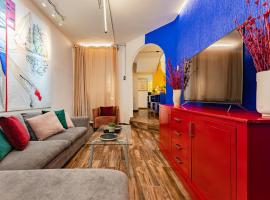 Espaciosa y Lujosa Casa en la Condesa con Roof Top, готель у Мехіко