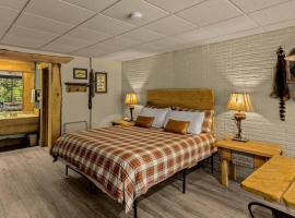 Stonegate Lodge King Bed, WIFI, 50in Roku TV, Salt Water Pool Room #110, hotell i Eureka Springs