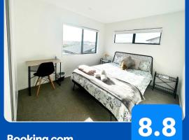 A&J Queen bedroom-Quiet and brand new with reserve view – obiekty na wynajem sezonowy w mieście Takanini