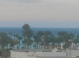 Hurghada Sea View Apartment, διαμέρισμα στη Χουργκάντα