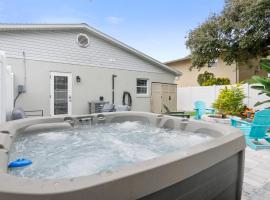 Duneside Bliss - Steps to the Ocean & Mins to DT, hotel en St. Augustine