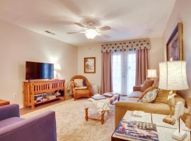 Beaufort Home with Patio 3 Mi to Downtown! โรงแรมในโบฟอร์ต