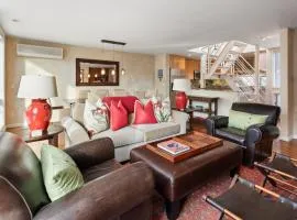 Spring Street Unit 629, 2BR Condo w/ Mountain Views and Door Step Access to Shops & Restaurants