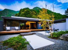 UMEGASHIMA　DRIVEｰIN　＆　SAUNA　VILLA, casă de vacanță din Shizuoka