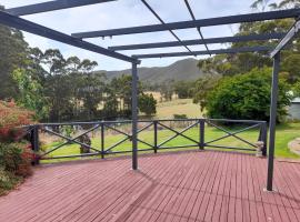 Three Bedroom Escape with Room to Roam, hotel in Rocky Cape