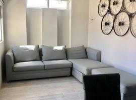 Terraza parque revolución, hotel v mestu Ensenada