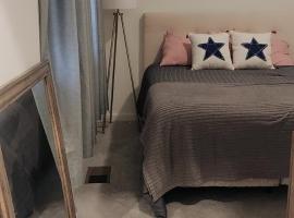 Cozy, Quiet Shared Room & Home, vacation rental in Watkins