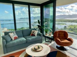 Gorgeous 2 bedroom, 17th floor, with breathtaking view, Fourteen at Mullet Bay, apartment in Cupecoy