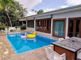 Rock Garden Beach D19 Pool Villa, hotel con alberca en Rayong