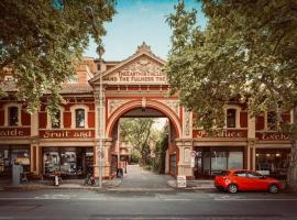 Charlie on Charlick - Fully Renovated 1BR Apt, hotel with parking in Adelaide