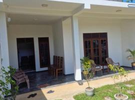 Private AC BEDROOM in 2 Bed Villa - Coconut Beach, Hotel in Midigama East