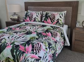 Private Suite Nautilus Beach Front Resort, hotel v destinaci Coffs Harbour