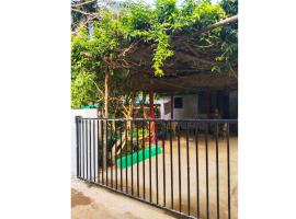 Cockerel Homestay - Traditional Beach Village - Goa, biệt thự ở Canacona