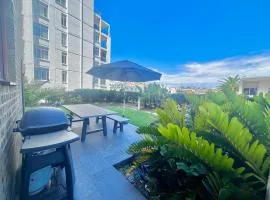 2BR APARTMENT W/ SPACIOUS PRIVATE BACKYARD IN HEART IF CRONULLA