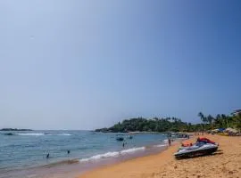 The Waves Unawatuna