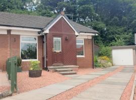 Eliburn Woodside Lodge, holiday home in Livingston