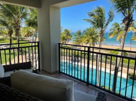 Luxury Beachfront 2 Bedroom at Wyndham Rio Mar, PR: Luquillo şehrinde bir lüks otel