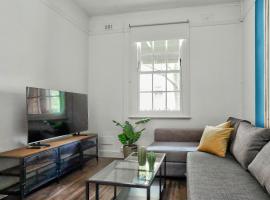 Spacious 3 Bedroom House City Centre Millers Point 2 E-Bikes Included, hotelli kohteessa Sydney