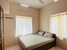 Home at Guruvayur 2 AC Room,1 single bed,Kitchen