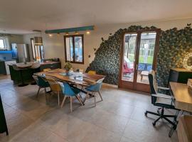 Maison Cormeilles-en-Parisis, hotel in Cormeilles-en-Parisis