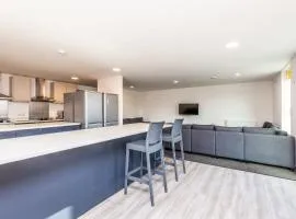 Spacious Ensuite Room With Shared Kitchen