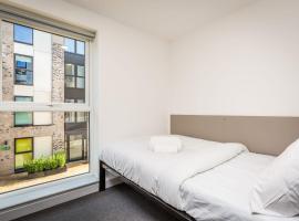 Ensuite Room With Shared Kitchen, Close to Centre- 18 above