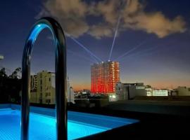 SDM SUITE with Jacuzzi,Pool and Sauna, hotel with jacuzzis in Piraeus