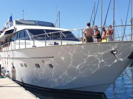 Yacht Marseille, smeštaj na brodu u gradu Marselj