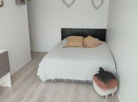 studio avec piscine, hotel a Gruissan