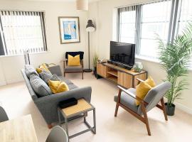 Travaal.©om - 2 Bed Serviced Apartment Farnborough, hotel v destinaci Farnborough