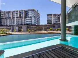 Waterfront Canal Luxury Apartment