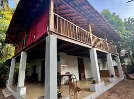 The Sunset Chalet!, cabin in Anjuna