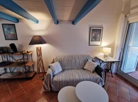 BORGO Studio avec mezzanine en bord de mer, apartemen di Borgo