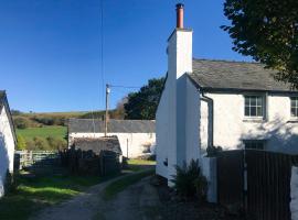Swallow Cottage - A Cosy Retreat Near Snowdonia and the Coast โรงแรมที่มีที่จอดรถในอะแบร์เกล