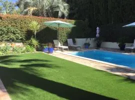 Beautiful 2-Bed Villa in Quinta do Lago with Pool