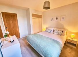 Bluebirds Cottage - Light & Airy 2 Bed in Bourton!, hotel u gradu Burton