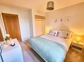 Bluebirds Cottage - Light & Airy 2 Bed in Bourton!