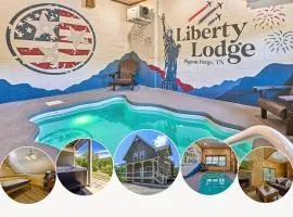 Liberty Lodge - Ideal Location Heated Pool, Hot Tub, Dogs are welcome