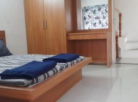 Swanky Sojourns Homestay 2BHK, готель у місті Колхапур