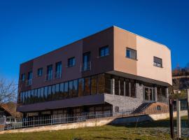 Ema, Asja, Eda Apartments, hotel in Zenica