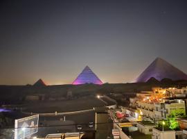 Happy pyramids view، فندق في Kafrat al Jabal