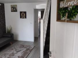 Comfy home near airport, holiday home in Speke