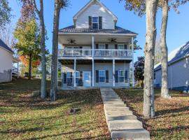 House #04 - Happy Camper-(No Pets) -Private Pier, hotel u gradu Centre